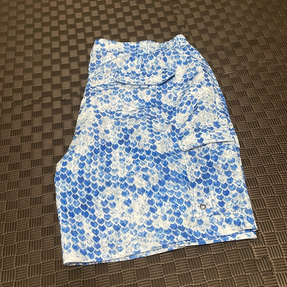 -Reel Legends blue shorts size XL. fish scale pattern